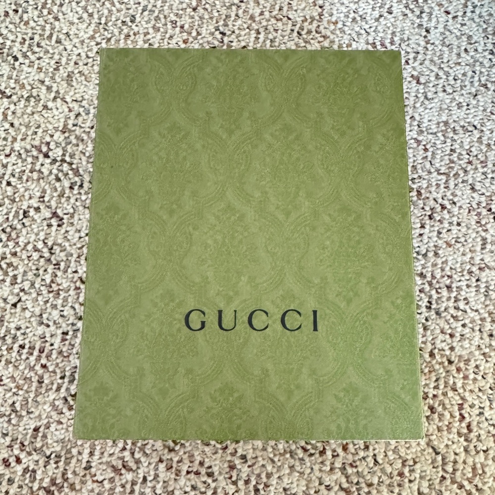 Gucci Olive Green Embossed Box 22cm*27cm*12cm